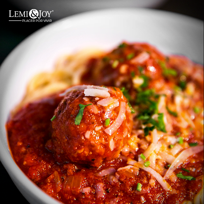 spaghetti con albondigas