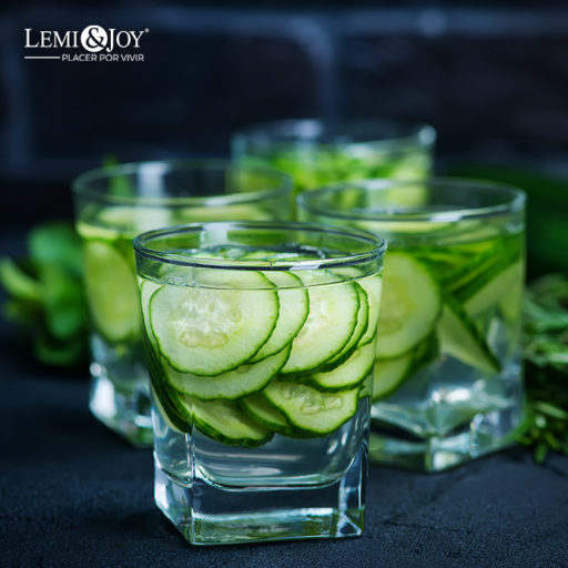 Agua de pepino con limón