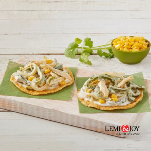 Tostadas de rajas con pollo